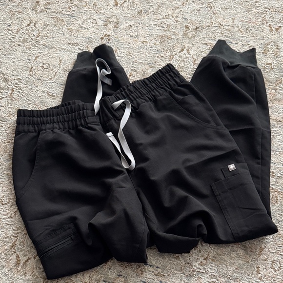 Figs petite black jogger scrub pants - Picture 1 of 5